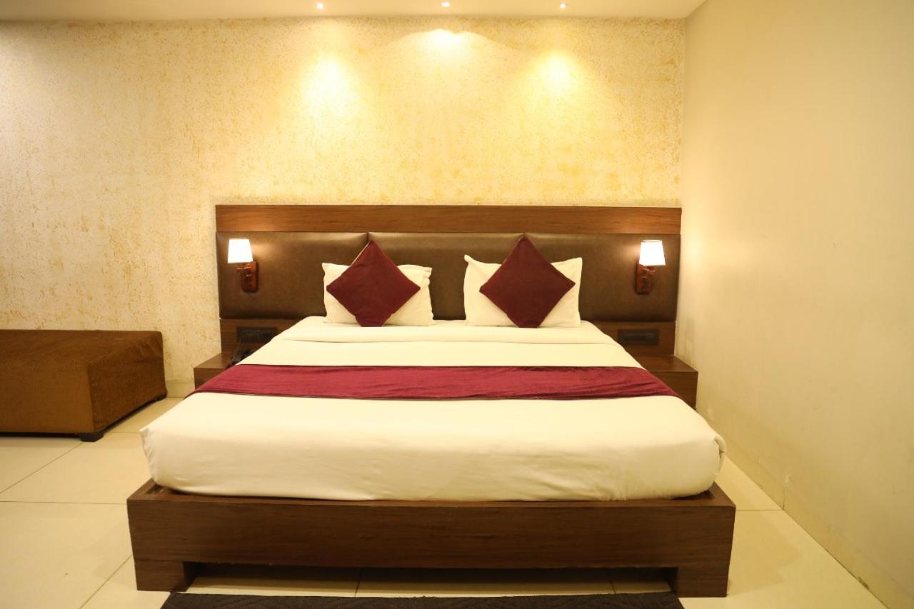 Hotel La Pearl Naiapura المظهر الخارجي الصورة
